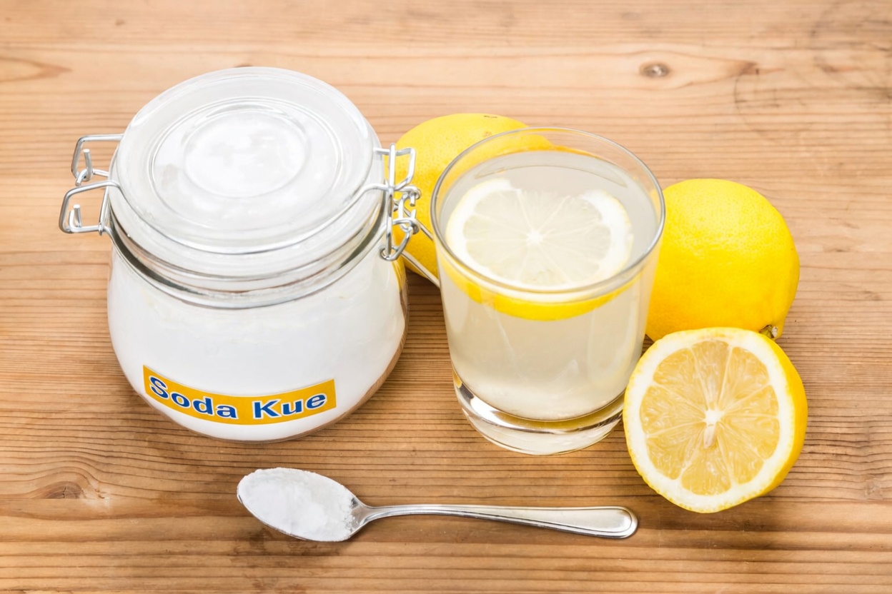 Baking Soda dan Air Lemon di Pagi Hari: Kebiasaan Bermanfaat atau Risiko Tersembunyi?