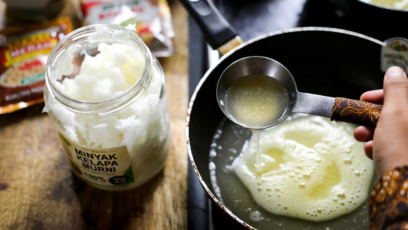 Apakah Menambahkan Minyak Kelapa ke Rutinitas Harian Anda Dapat Mendukung Kenyamanan dan Mobilitas Sendi?