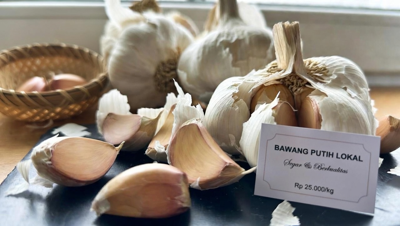 Apa yang Terjadi pada Tubuh Anda Saat Makan Bawang Putih Mentah Sebelum Tidur? Kebiasaan Malam Sederhana yang Layak Dicoba