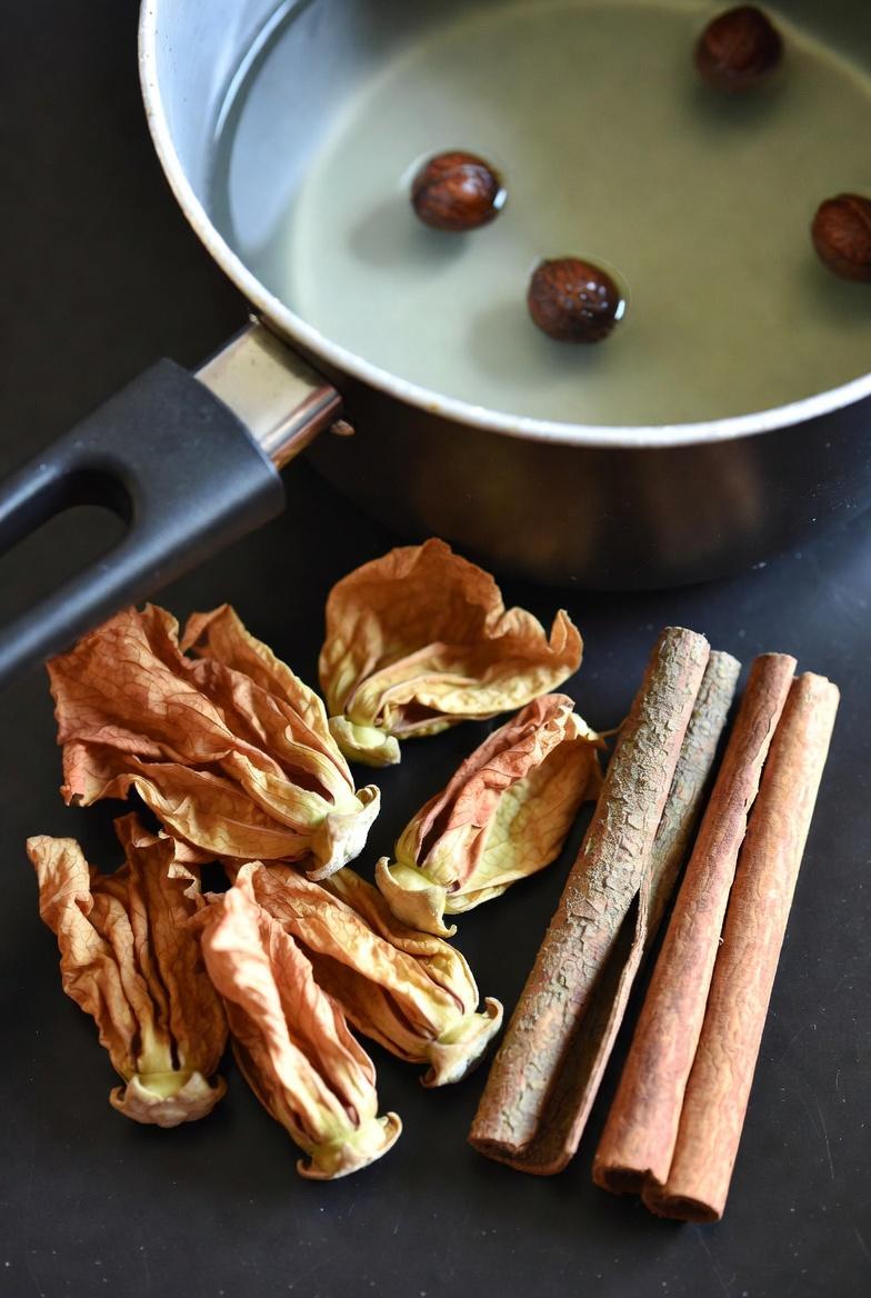Temukan Wawasan Kesehatan Mengejutkan dari Teh Hibiscus dengan Kayu Manis dan Cengkeh