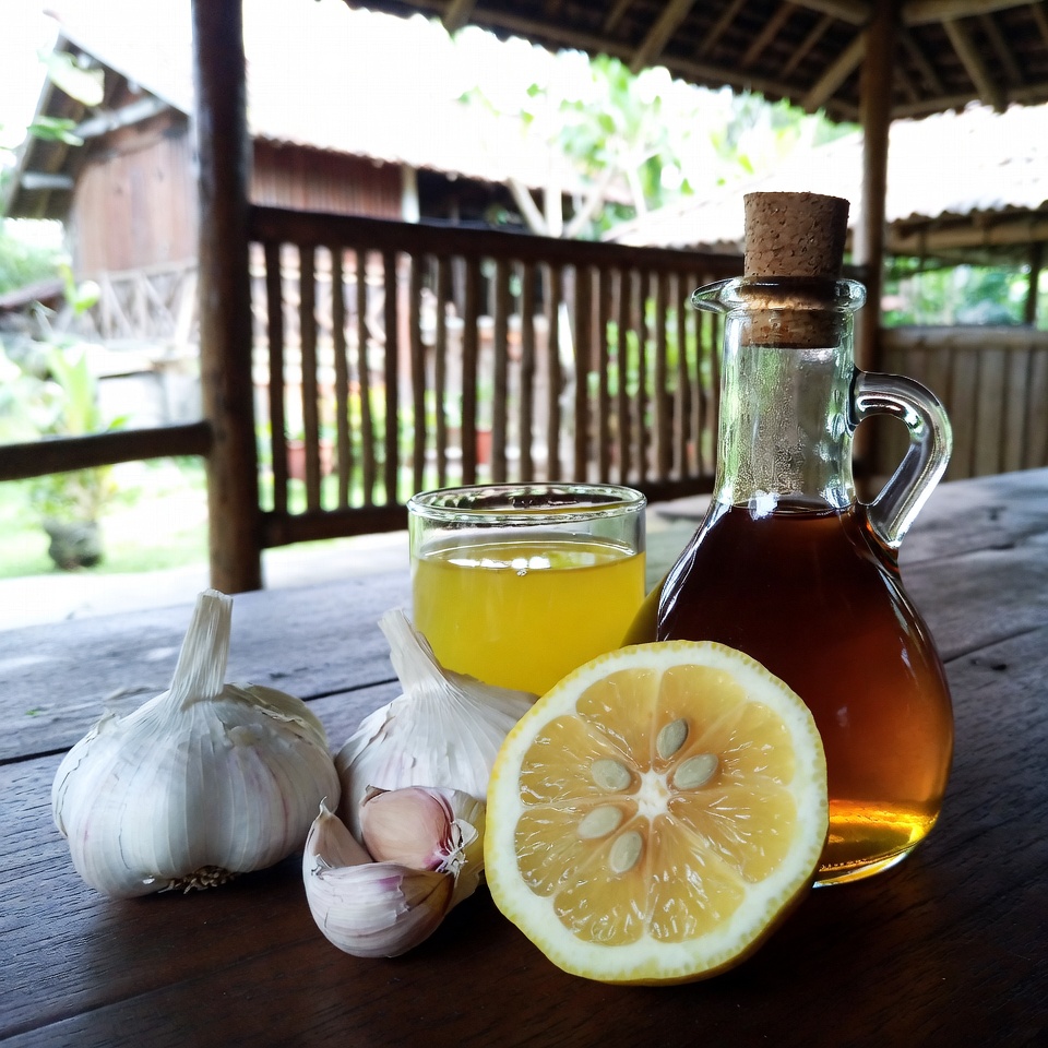 Bawang putih, jus lemon dan cuka sari apel